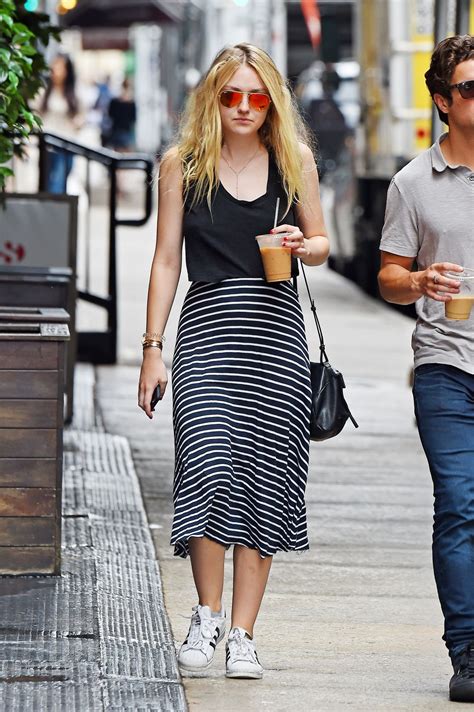 dakota fanning street style